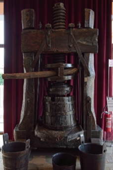 Zeni Museum Grape Press WM null